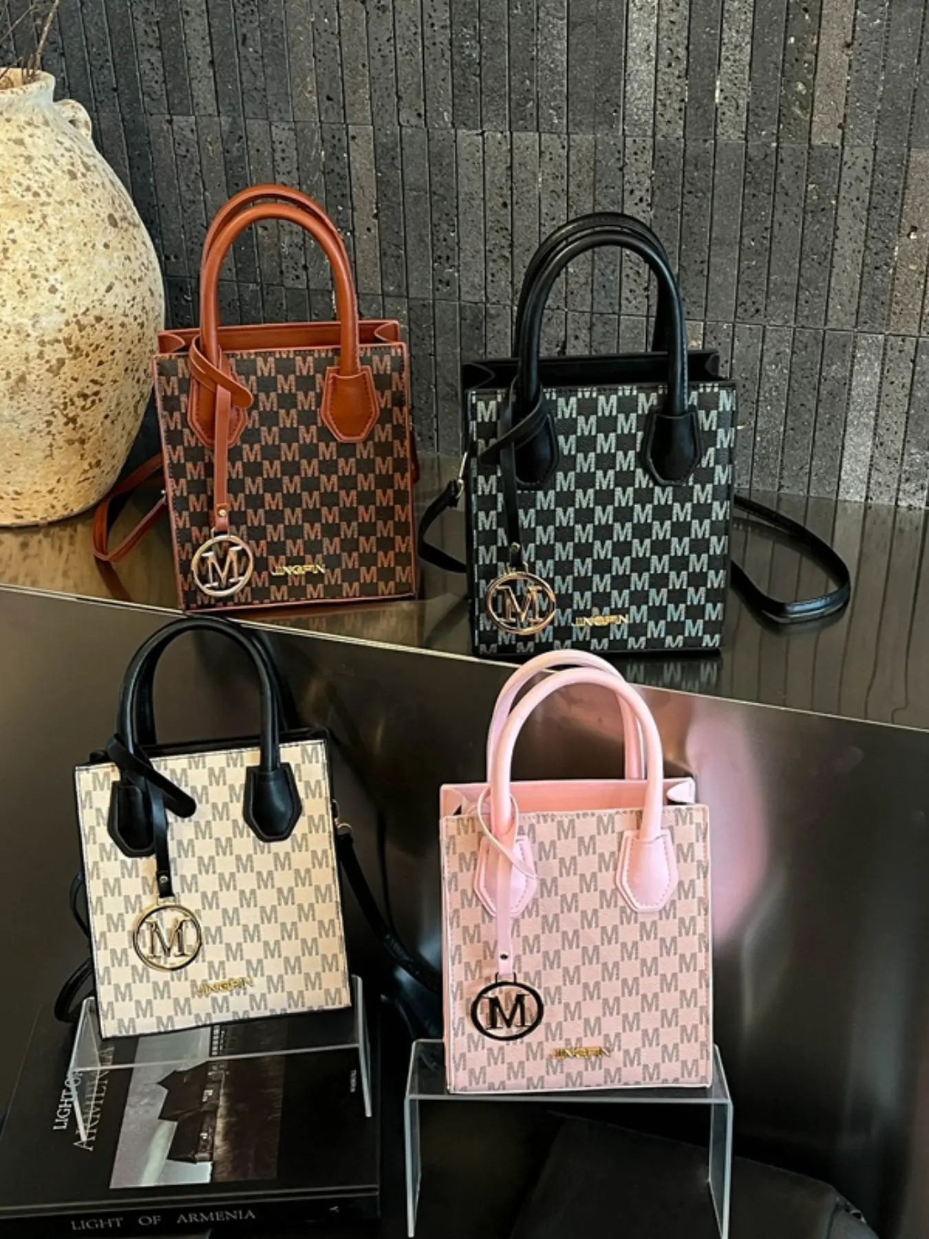 Tiktok Trendy Luxury Style M Logo Tot Bag, Fashionable Patterned Bag, All-Season Versatile Handbag, Multiple Colors Available, Chic and Youthful Women's Bag
