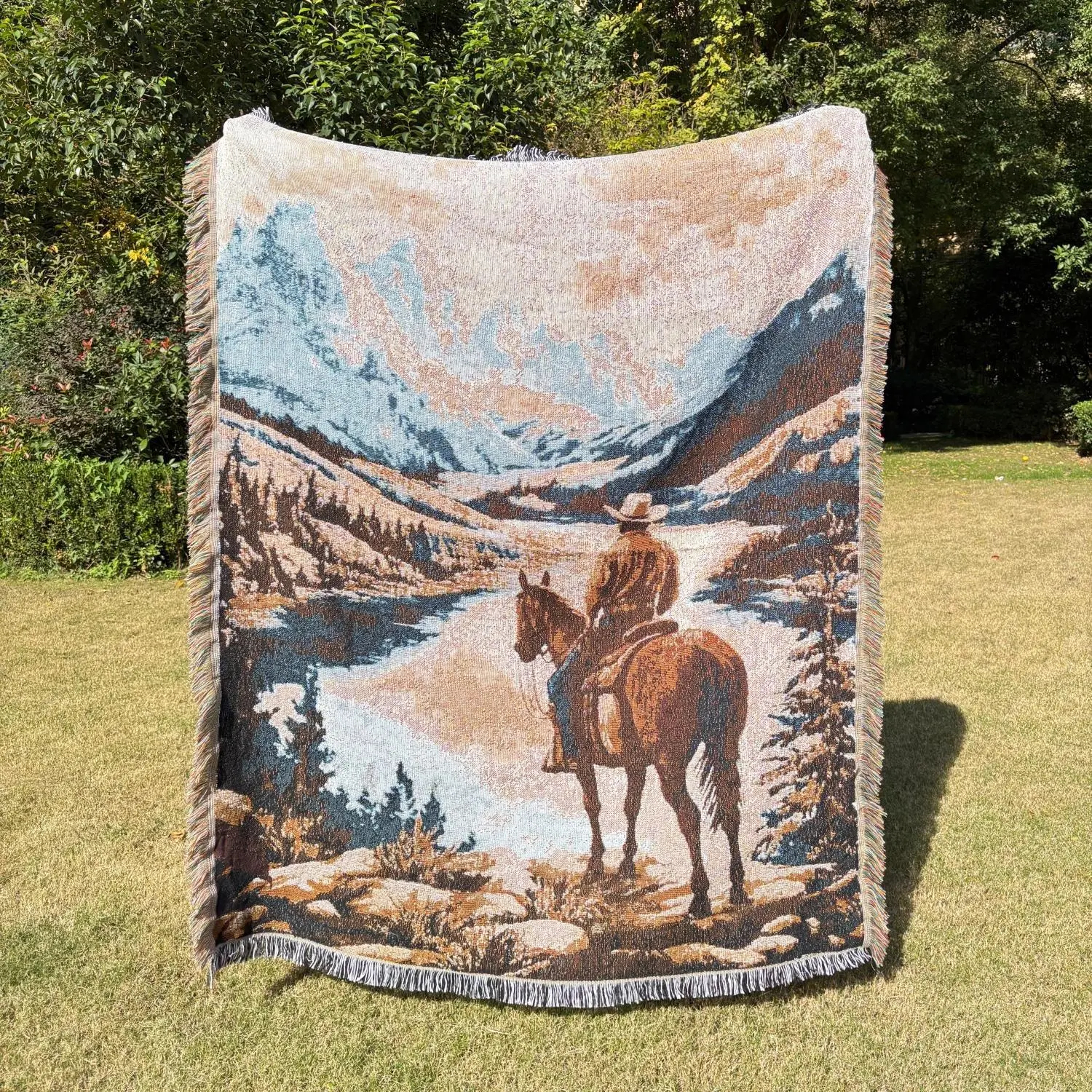 Western Cowboy-Patterned Bohemian-Style Jacquard Tassel Blanket, Breathable Summer Blanket, Boho Landscape Throw Blanket, Thick Breathable Yarn Throw with Tassels for Home Decor, Sofa, Bed, Non-Printed, Fade-Resistant, No Pilling