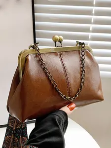 Niche design shell chain shoulder bag, casual and versatile handheld textured shoulder clip bag, fashionable solid color shoulder commuter bag, Crossbody Chain Bag, suitable for dating, shopping, daily matching and other scenarios.