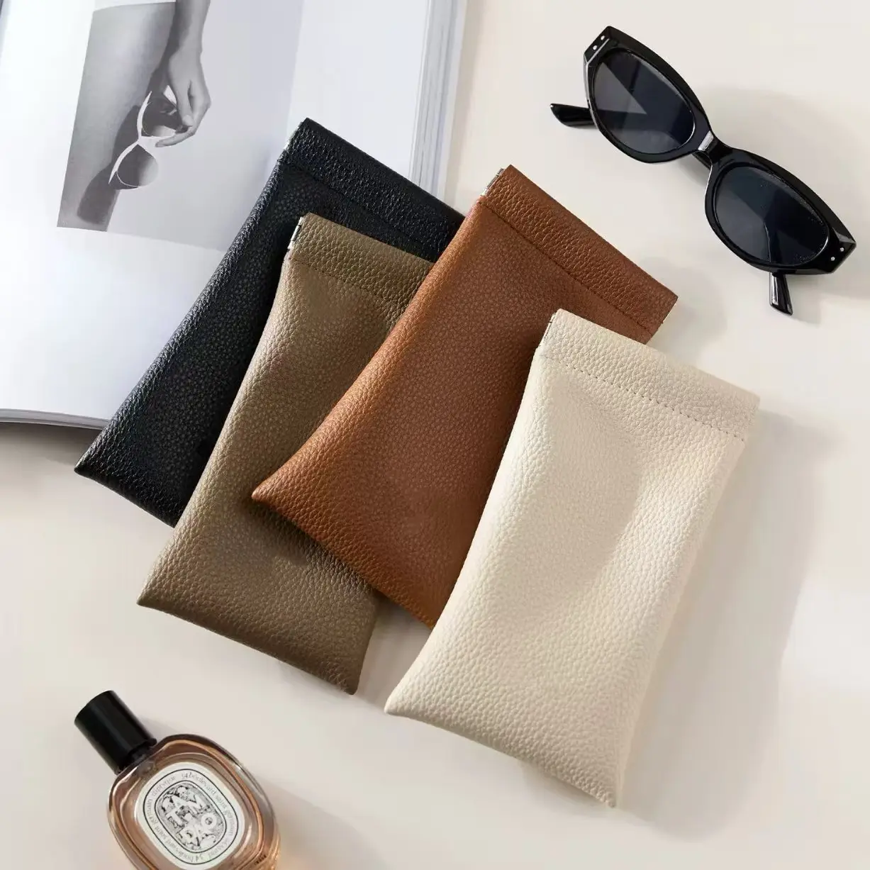Soft PU Leather Sunglasses Pouch Elastic Opening Eyeglasses Bag, Portable Anti-Scratch Glasses Storage Case With Built-in Cleaning Cloth And Keychain, Minimalist Lightweight Protective Sleeve For Daily Travel Outdoor Women Men Accessories