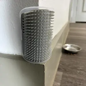 Cat Corner Brush, 1 Count Soft Massage Grooming Brush for Cats, Interactive Home Entertainment Tool for Cats and Dogs