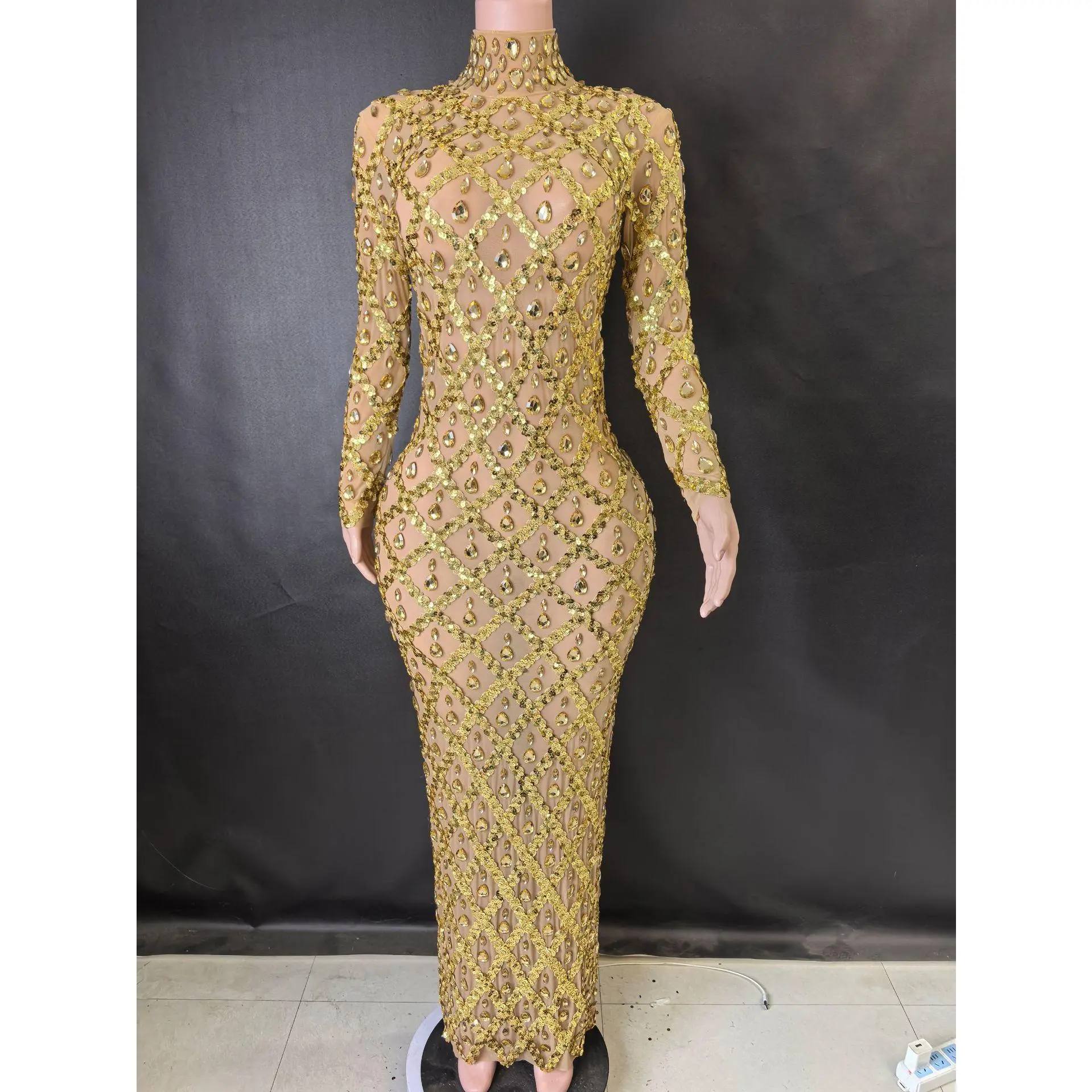 Long sleeved shallow gold long model