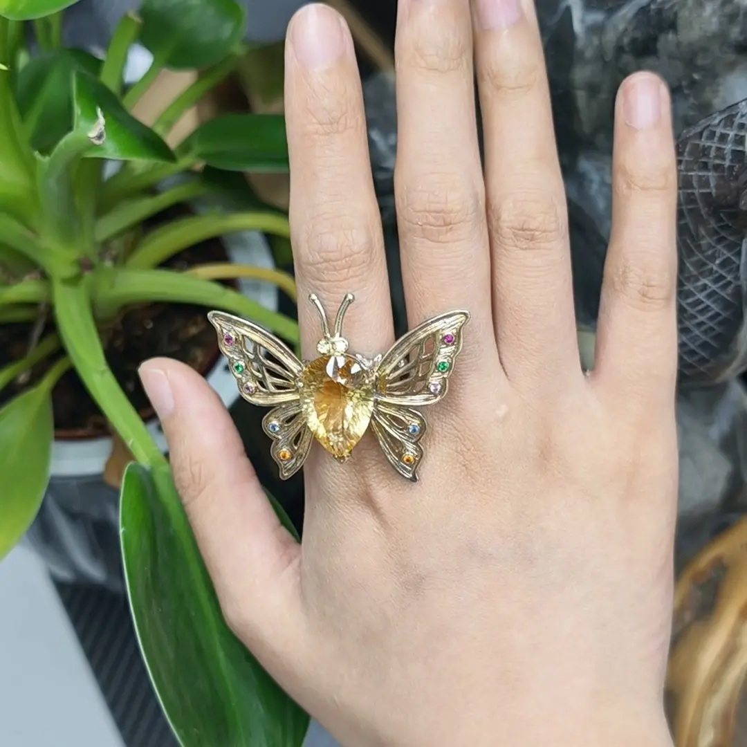 Kili(19203)gc.Butterfly ring with central citrine and multi-colored accent stones