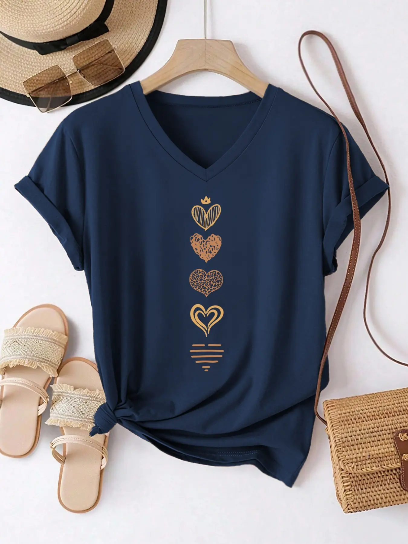 Heart Pattern V-Neck T-Shirt, Women's Casual Streetwear Short Sleeve Top, Soft Stretch Fabric, Fit, Ideal for Spring/summer/autumn, Fashionable Ladies' Wear, Womenswear