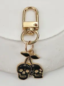 1/20pcs Gothic Creepy Cherry Skull Keychain, Keychain Decor – Golden-Tone Zinc Alloy Pendant with Black Enamel Skulls & Cherry Design, Keychain for Car Keys, Men’s Car Key Accessory, Backpack Charm, Fashion Gift for Halloween or Birthdays