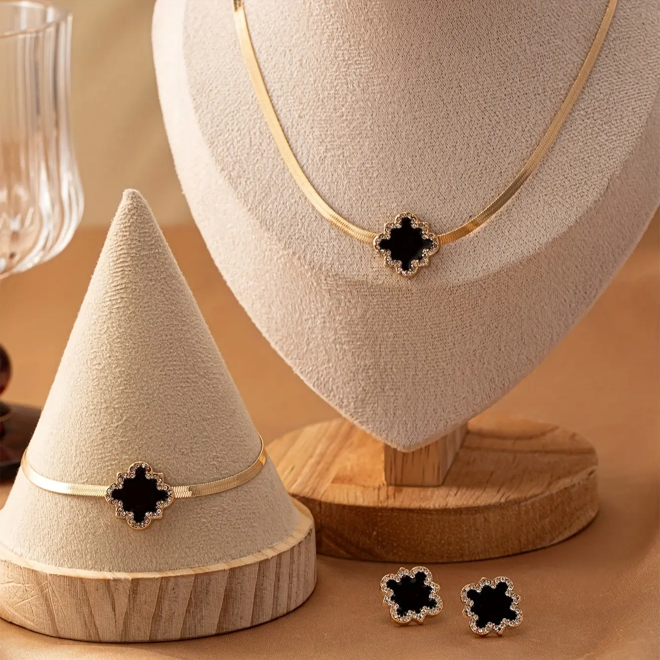 Elegant Sparkling Flower Pendant Necklace and Bracelet Set with Matching Earrings, Vintage Style Women's Iron Jewelry - Perfect for Casual Outfits