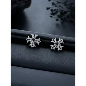 Cross earrings with a unique hip-hop design, fashionable and versatile, high-end ear accessories suitable for daily wear, creative gift, punk style ear clips