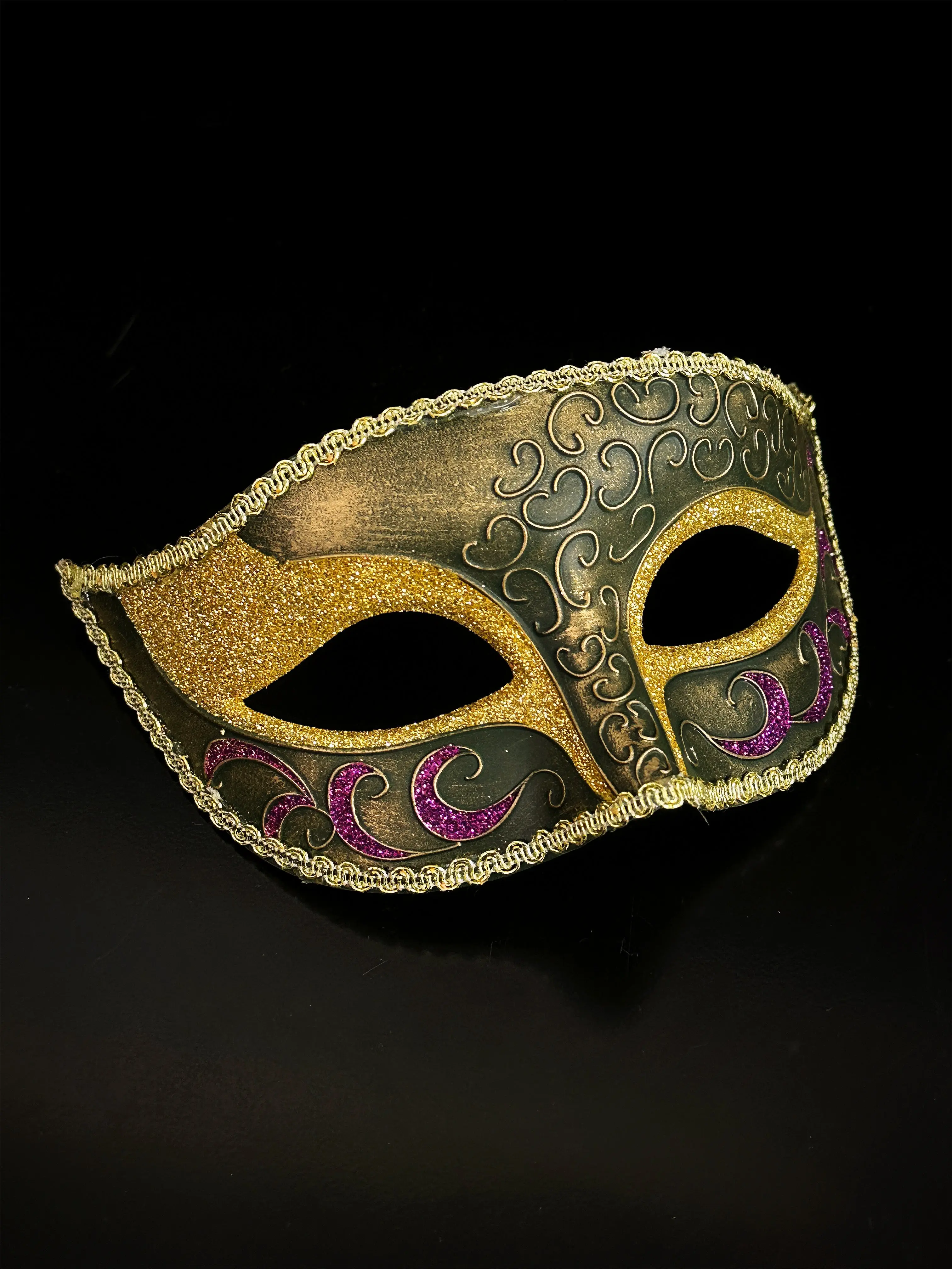 Mardi Gras Mask – King’s Guard