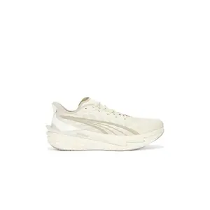 Puma Select Deviate Nitro 4 Sneaker in Alpine Snow & Warm White