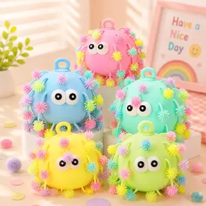 2026 New Snowflake Light-Up Squeeze Ball Toy, Soft Squishy Spiky Fidget Ball, Stress Relief Sensory Toy for Desk Play, Party Favors and Prize Boxes, 1 Pack