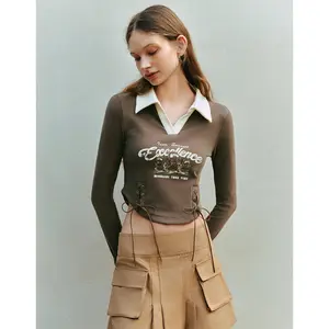 URBAN REVIVO 2026 Spring Women's Contrast Collar Graphic-Letter Print Stretchy Cotton Fabric Casual Fit Cropped Long Sleeve Skinny T-Shirt, Womenswear UWL440026