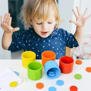 Color sorting cups, a Montessori early education desktop game for kindergarteners, a color recognition puzzle wooden toy.