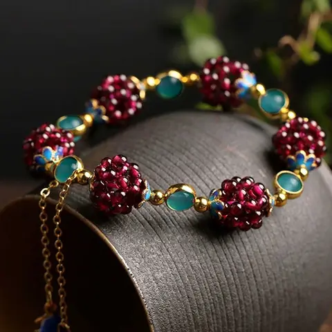 Vintage Ethnic Style Fake Garnet Handmade Beaded Enamel Stretch Adjustable Hand Chain Boho Style Bracelet, Unisex Fish Tassel Pendant, Daily Wear Jewelry