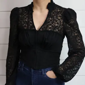 Women's Black Lace V-Neck Bishop Sleeve Cropped Top - Plain Pattern, All Seasons, 95% Nylon 5% Spandex