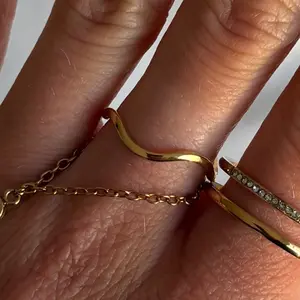EVRY JEWELS Gold or Silver Plated Women's Hypoallergenic Daydream Wave Ring