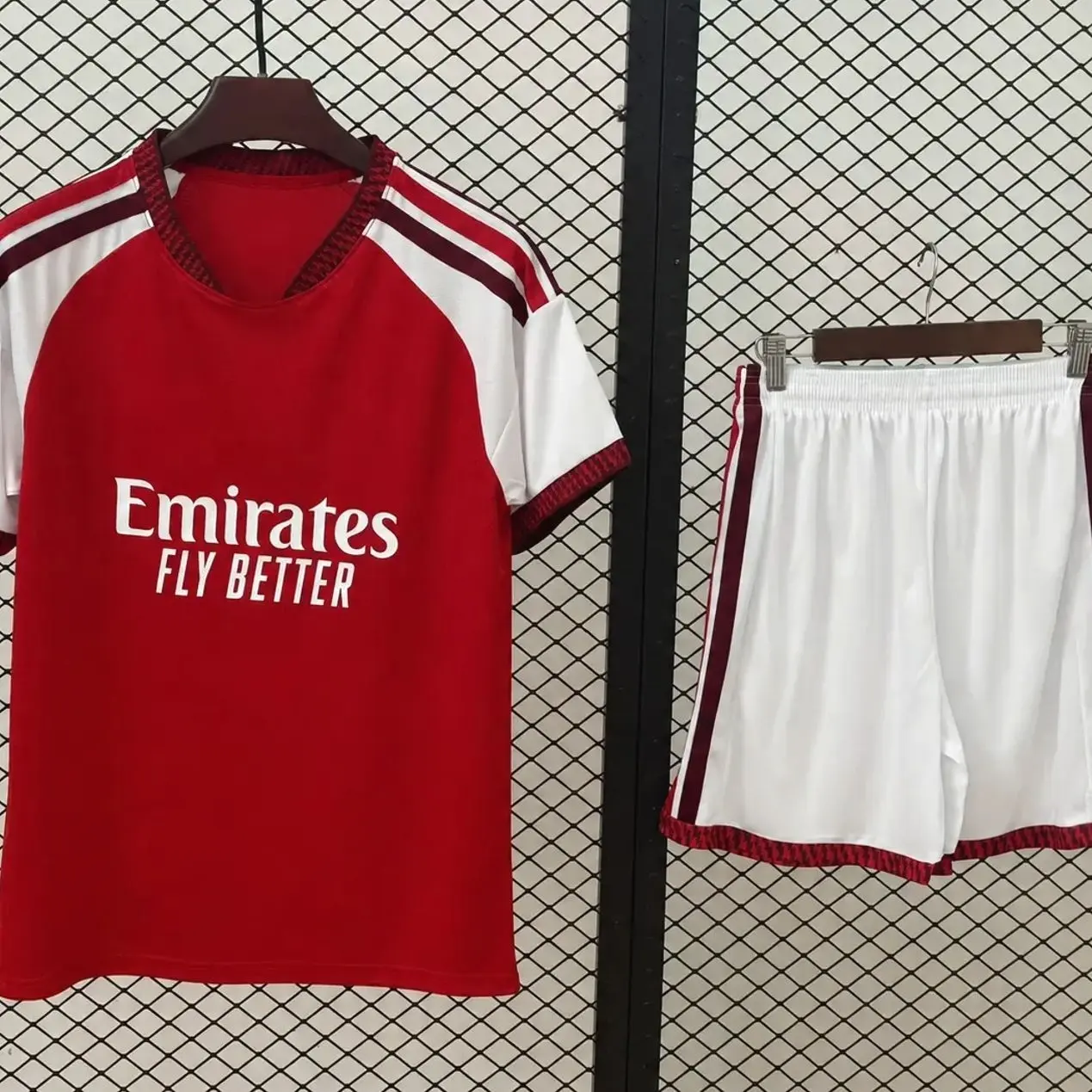 Red White Soccer Jersey and Shorts Set, Unisex Short Sleeve Football Uniform, Breathable Game Day Fan Outfit, Lightweight Training Kit, Athletic Sportswear for Men and Women, Comfortable Team Practice Apparel 2S