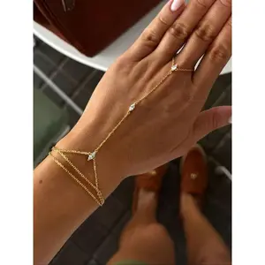 Women's Rhinestone Finger Ring Bracelet, Metal Chain Design, Elegant Water Diamond Hand Back Accessory, Perfect Gift for Her, Stackable Bracelets