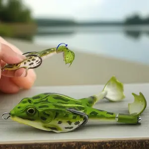 Rotating Leg Frog Lure, 9cm 13.7g, Lifelike Action Topwater Bait for Bass & Carp, Weedless Floating Design, Shallow Water Fishing, Single or 2-Pack.