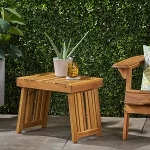 Foldable Wood Side Table – Compact Design, Easy Storage. Acacia Wood – Won't Darken Over Time. Slat-Top for Classic Outdoor Look. Ready to Use – Just Unfold