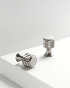 MERCER KNURLED PEDESTAL KNOB