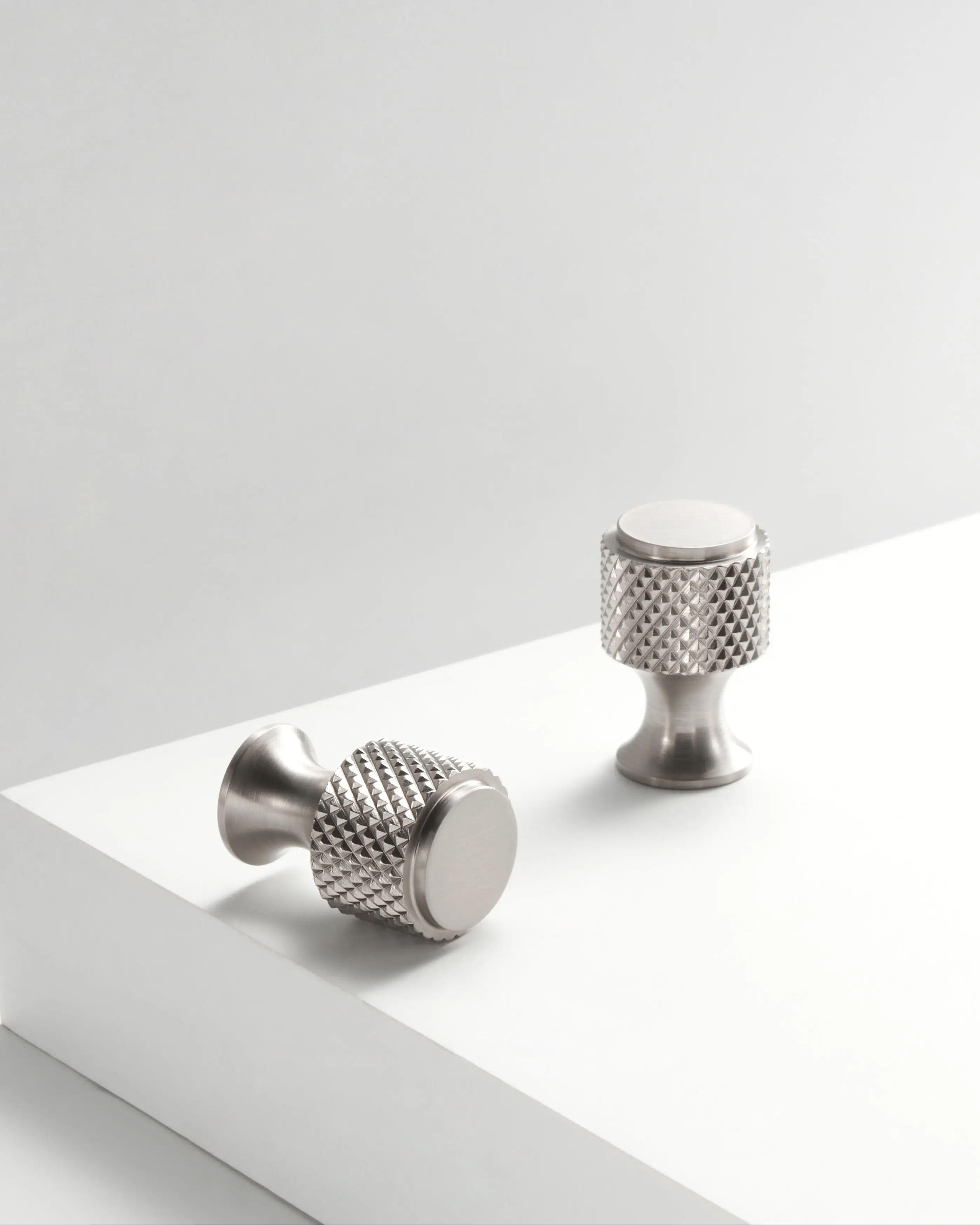 MERCER KNURLED PEDESTAL KNOB