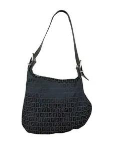 Pre-owned canvas Shoulder Bags Fendi FF Vintage Black Oyster Shoulder Bag