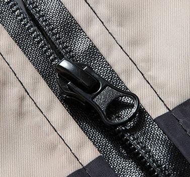 Men’s plaid hooded jacket, casual lightweight zip-up raincoat, classic plaid patterned hooded outerwear, suitable for street wear in spring and autumn.