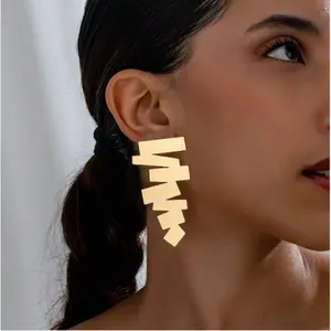 Fashionable Hoop Earrings Pair - Minimalist Asymmetrical Design for Women - Fashionable and Stylish Earrings for Any Occasion