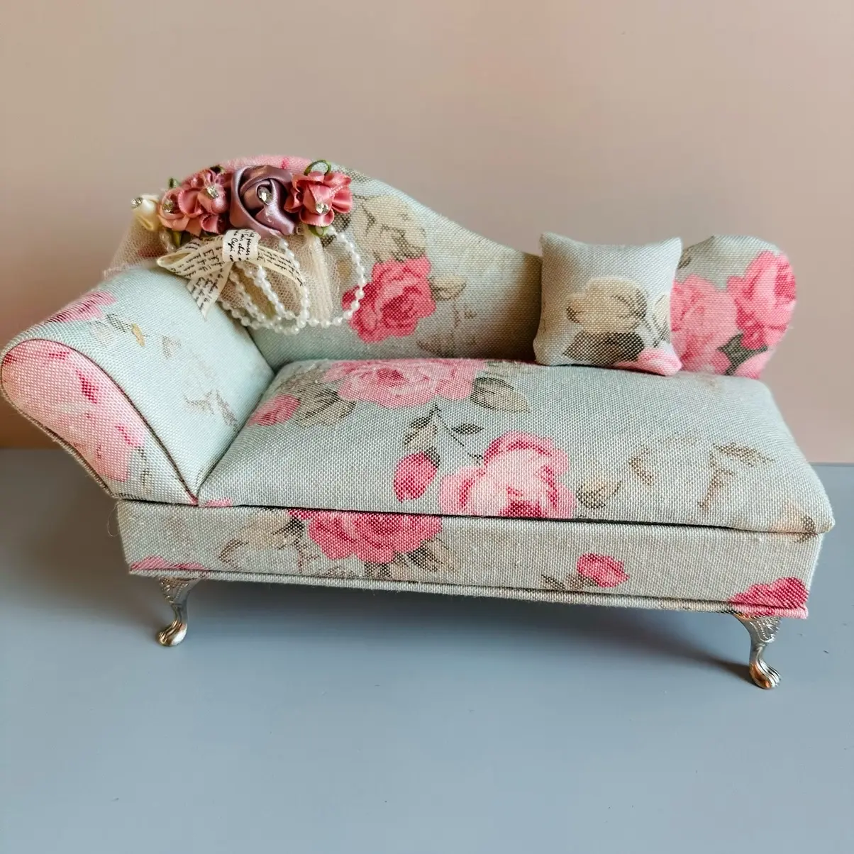 Velvet Double Couch with Cushions, Jewelry Box, Home Organizer: Jewelry Box Storage Box for Necklaces and Bracelets - Organiser