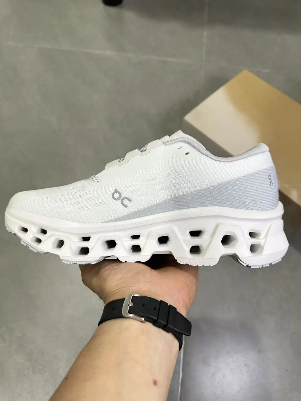 Height Boost Cream White Light Gray Gradient Flyknit Mesh Lace-up Hollow Cushion Sneakers Breathable Anti-slip Lightweight For Outdoor Hiking Walking