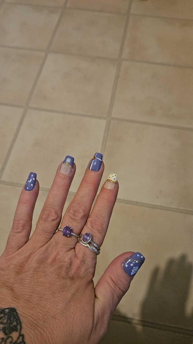 Item: L(short/medium), $63.99 32bags, host:aura