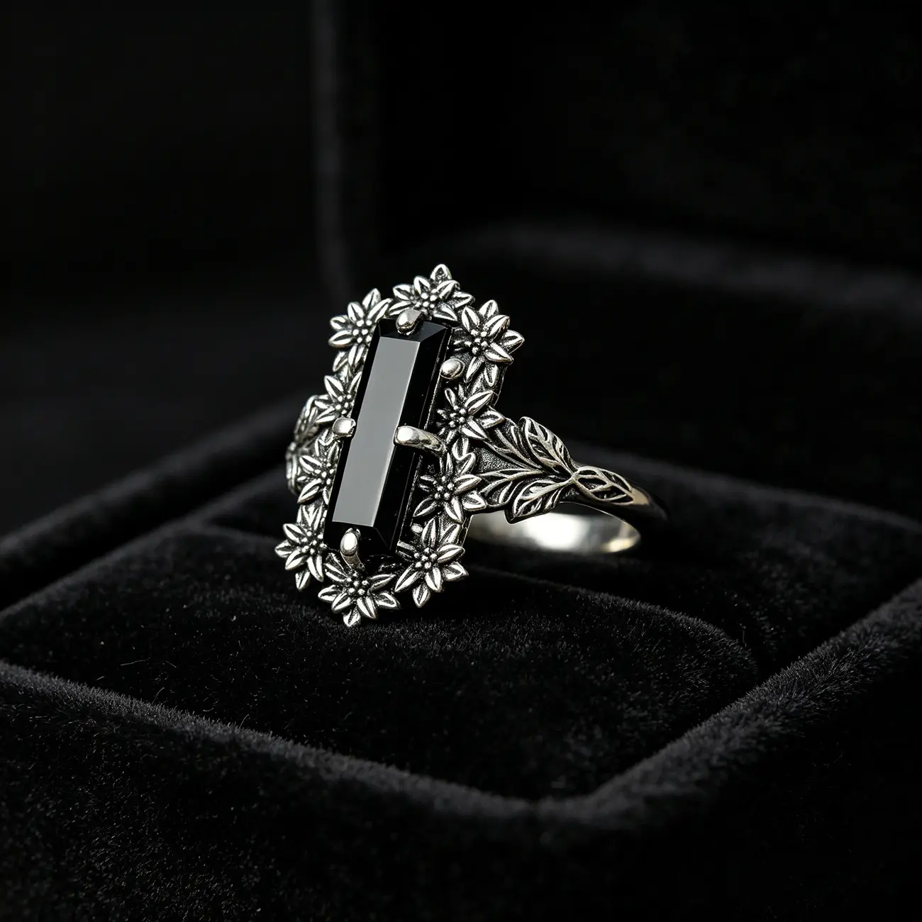 Women's Vintage Distressed Carved Forest-Style Alloy Ring - Exquisite Hand-Set Imitation Black Onyx Antique 3D Alternative Artistic Ring, Ideal for Valentine's Day Gifts & Everyday Wear, Antique Rings, Black Onyx Rings