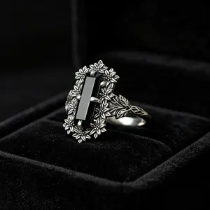 Women's Vintage Distressed Carved Forest-Style Alloy Ring - Exquisite Hand-Set Imitation Black Onyx Antique 3D Alternative Artistic Ring, Ideal for Valentine's Day Gifts & Everyday Wear, Antique Rings, Black Onyx Rings