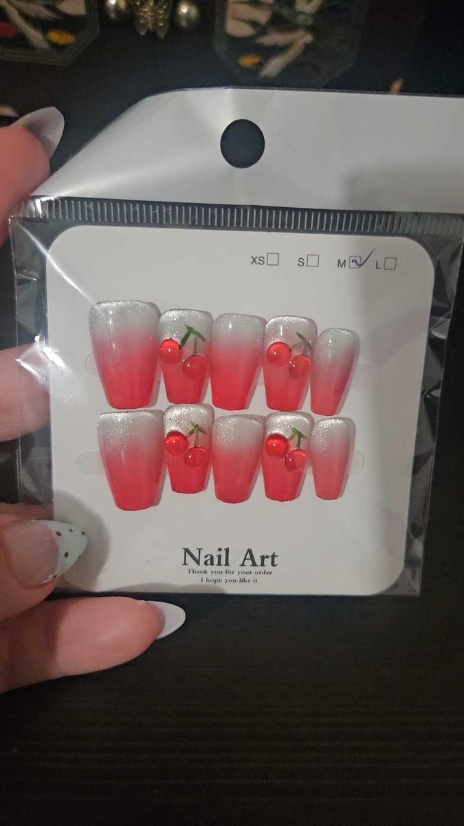 Item: M(short/medium), $25.99 9bags, host:Tessa