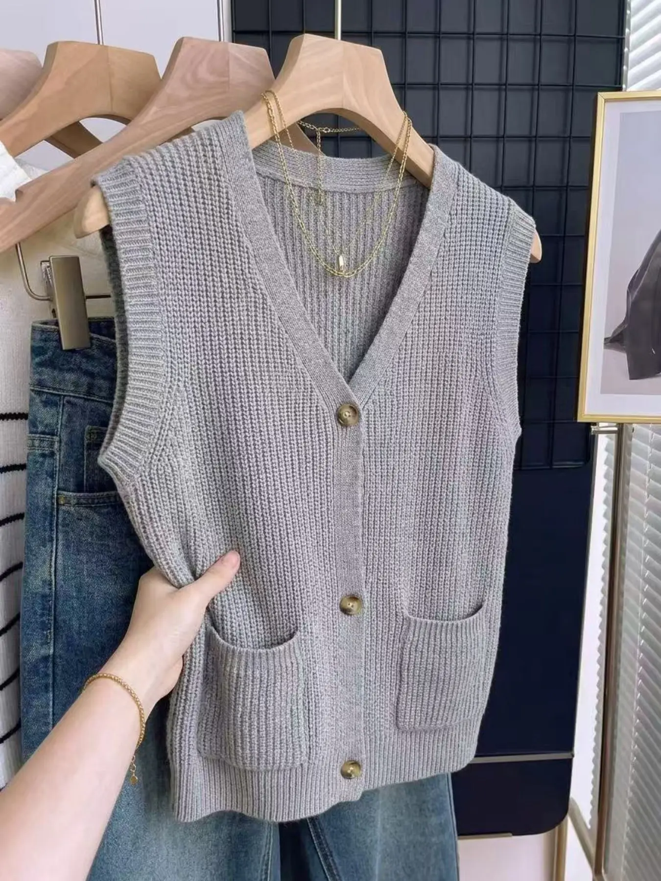 Women's Waffle Knit Vest, Sleeveless Button Front Cardigan with Pockets, Casual Basic V Neck Knitted Top, Fashionable Textured Button Vest, Sleeveless Clothing