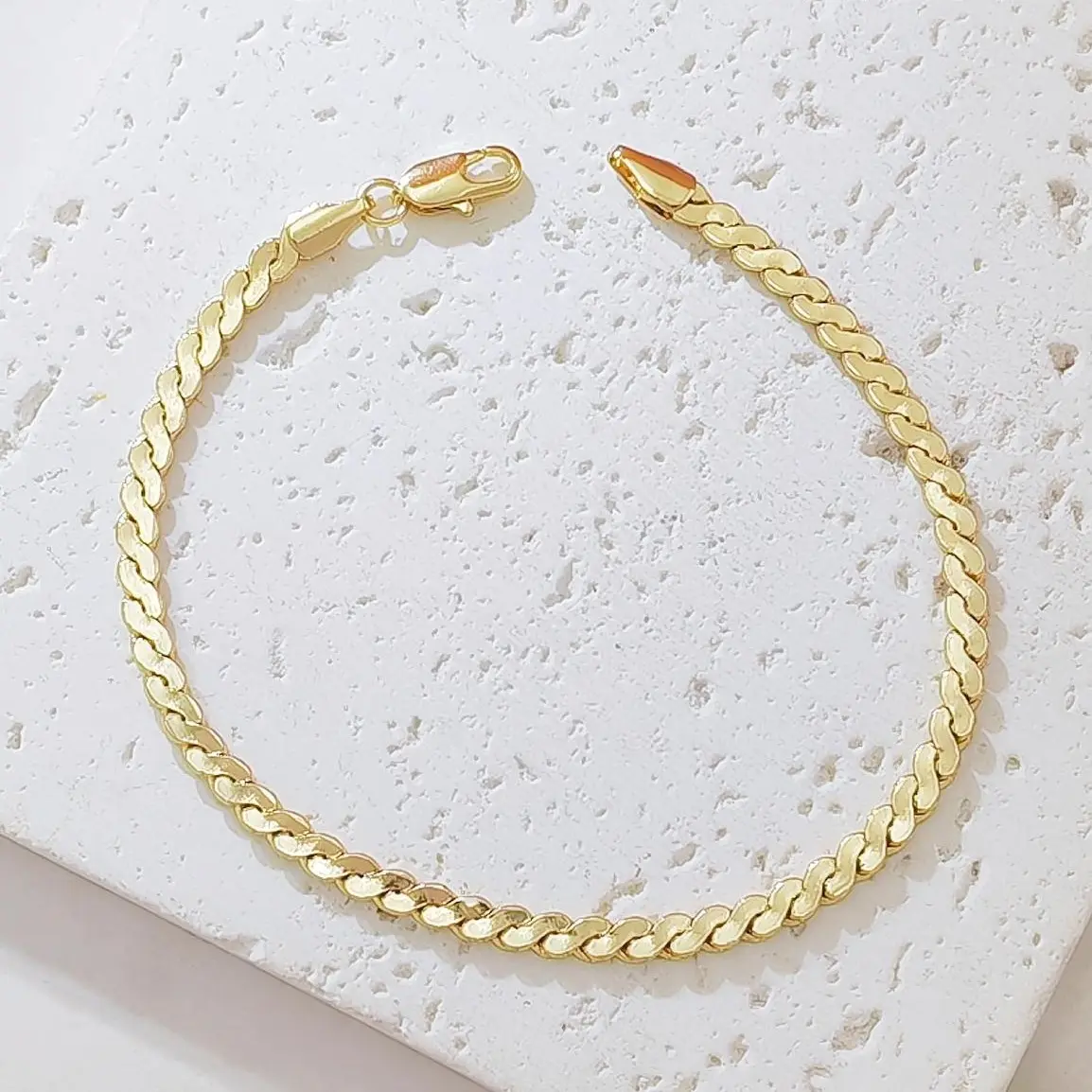 Thin 14K Gold Curb Chain Bracelet Dainty Flat Cuban Link Stackable Wrist Jewelry For Women Daily Wear