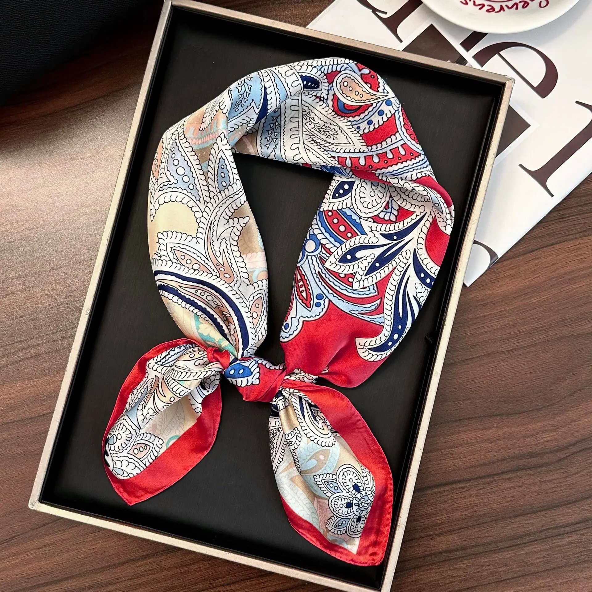 Totem cashew red border