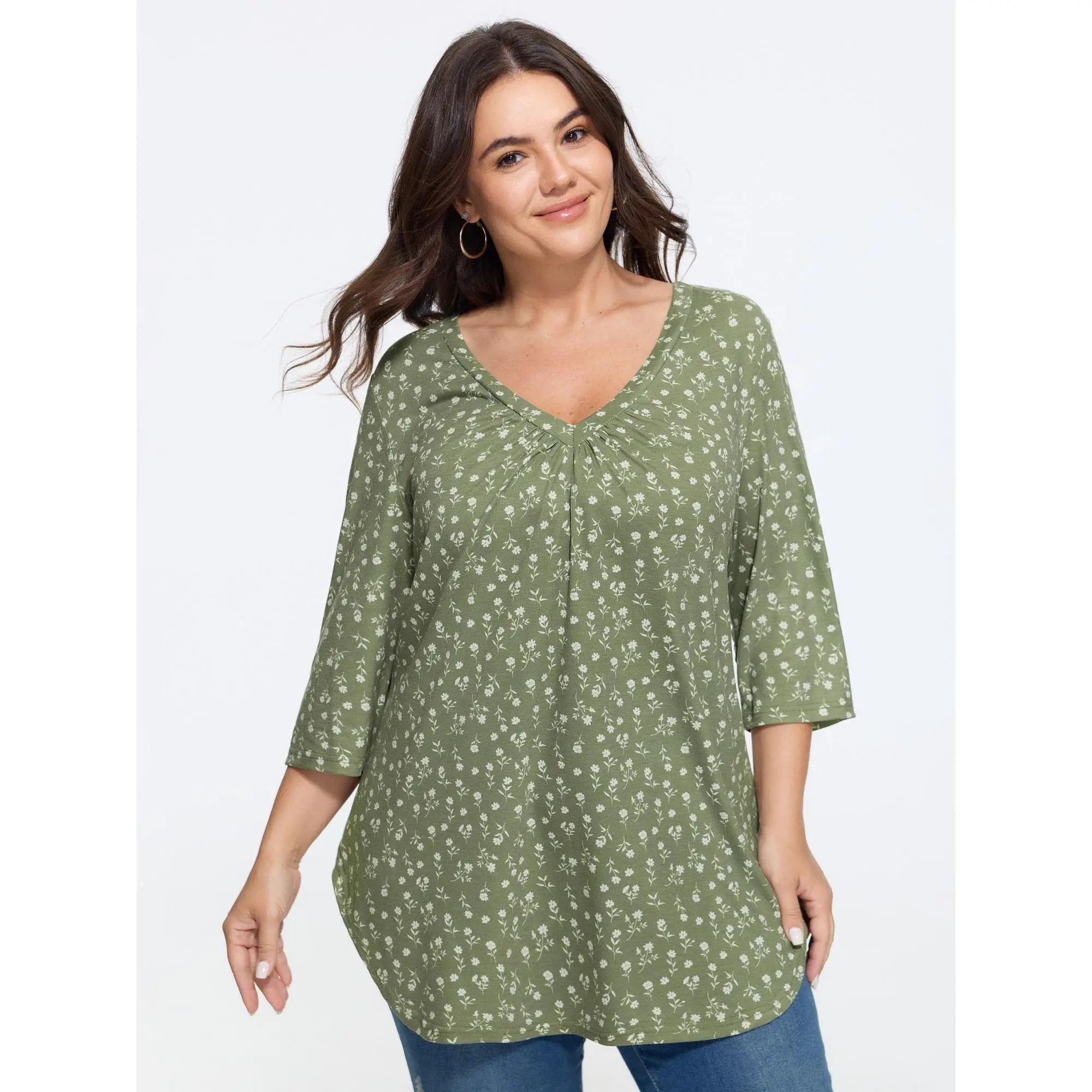 BLOOMCHIC Plus Size Supersoft Ditsy Floral Print Curved Hem Top[M-6X] Back To School,Fall Pick