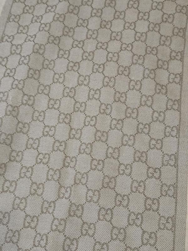 Pre-owned Gucci Beige 100% Wool Scarf with Classic GG Pattern and Fringe Detail for Stylish Warmth