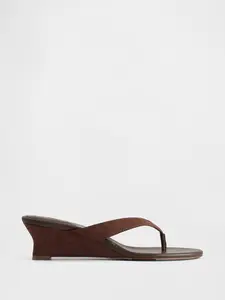 Gap Women's Vegan Leather Wedge Thong Sandals