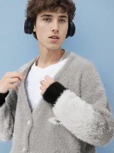 Unisex American vintage color-block loose knit cardigan sweater for men and women, gradient design, long sleeves, V-neck with buttons, suitable for spring/autumn/winter, ideal for commuting and home wear.