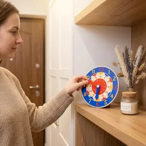 1pc Clock Home Decor Piece, Room Decoration to Enhance Warmth, Perfect Gift for Friends, Party Decoration Accessory