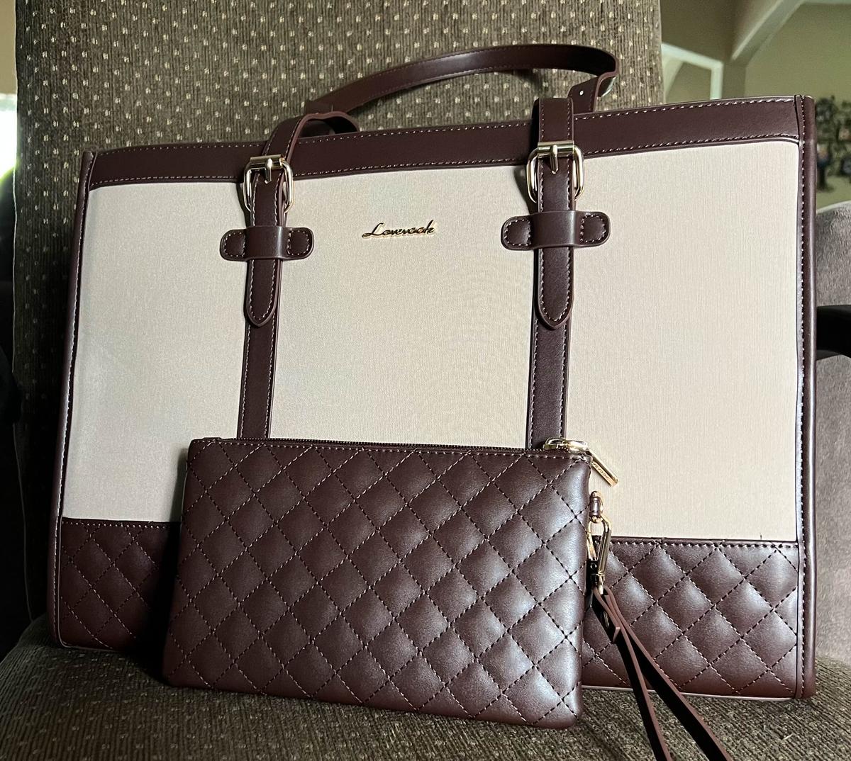 Item: Apricot & Chestnut Brown, 15.6''