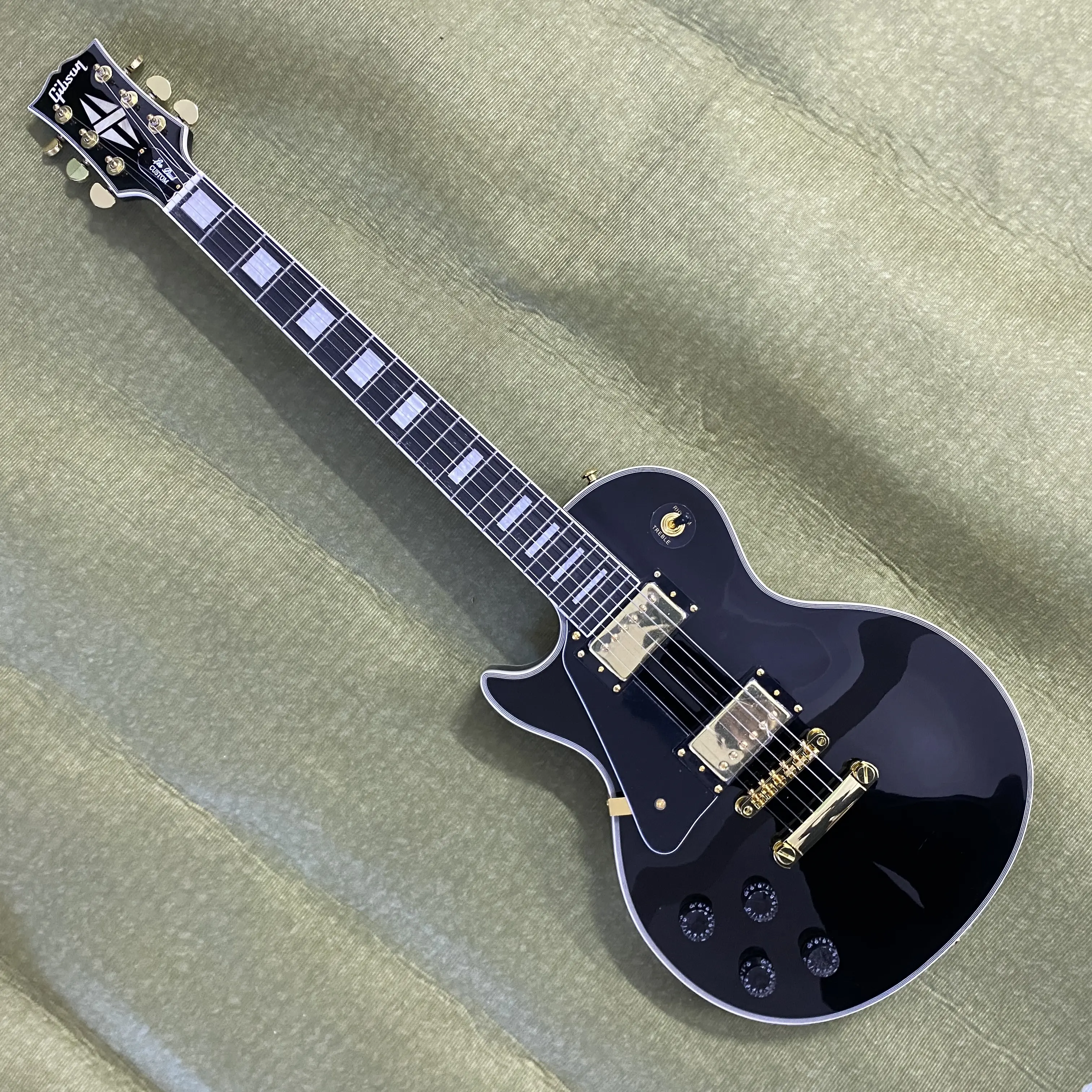 Left-Hand Black Beauty Electric Guitar with Gold Hardware, Rosewood Fingerboard, Elegant Aesthetics, Rich Tone, Distinct Sound, Suitable for All Seasons