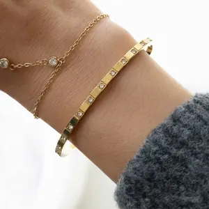 EVRY JEWELS Women's Gold or Silver Plated Stainless Steel Hypoallergenic Halo Click Bangle Bracelet, Sparkle Polished CZ Stone Cubic Zirconia Jewelry, Sparkle Bracelet