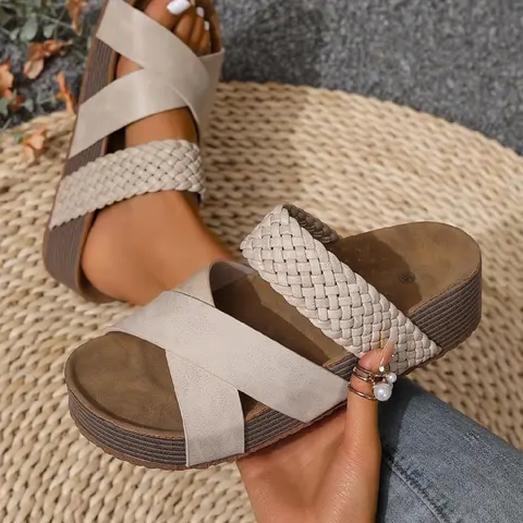 2026 summer women's thick soled Rubber sandals, casual style woven flat sandals, solid color non slip comfortable beach shoes, Daily Wear Sandals