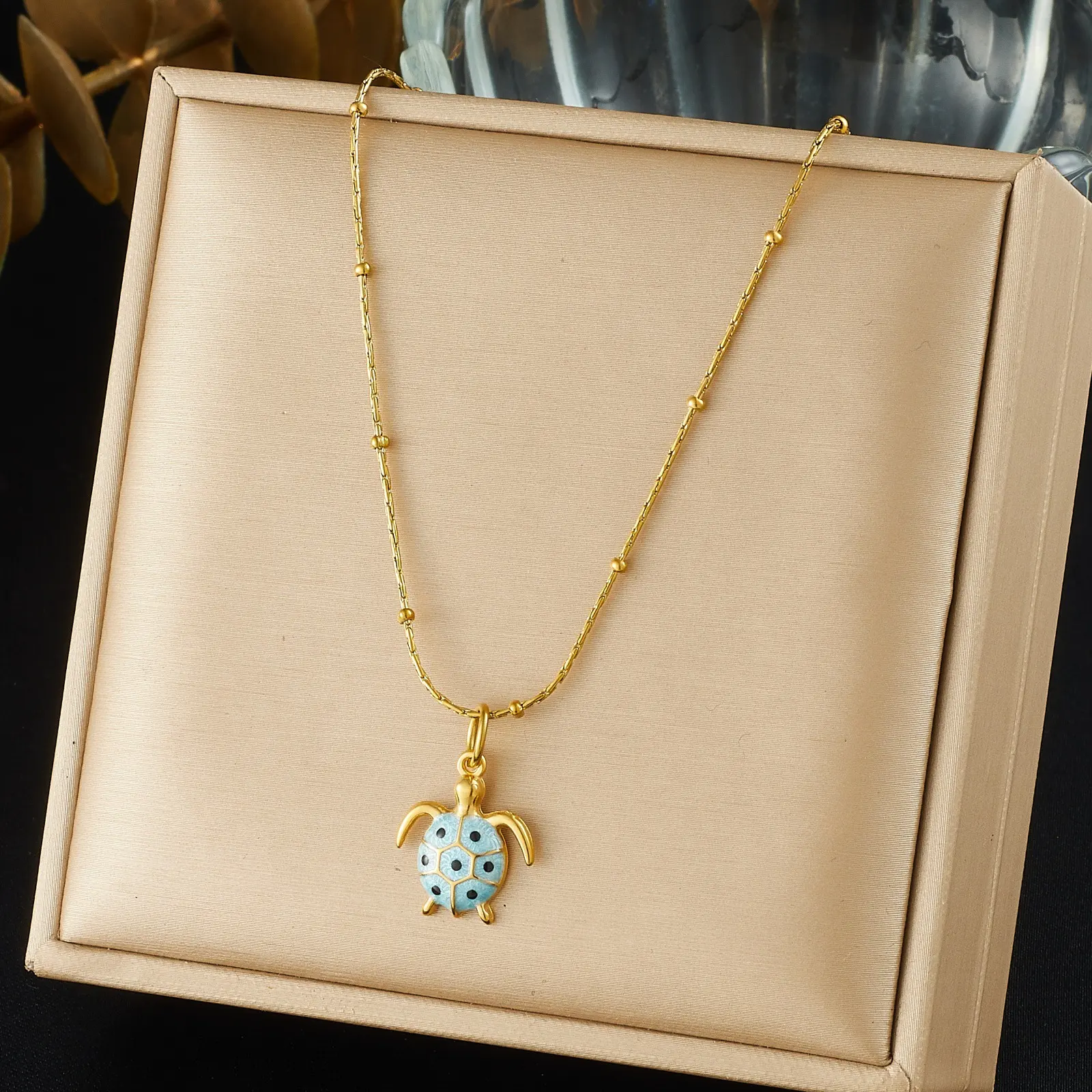 Fashionable Cartoon New Turtle Necklace, Gold-Plated Stainless Steel Oil-Drip Sea Turtle Pendant, Beach Style Clavicle Chain For Women