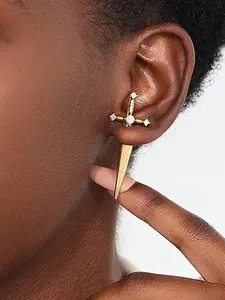 Fashionable and personalized metal sparkling diamond Gothic sword detachable earrings are suitable for daily wear, vacation dates, and other occasions, and are also a surprising and exquisite small gift