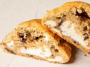 Sweet Thang Sampler 12-Pack Classic Chocolate Chip Cookies N' Cake Cream Campfire S'mores Sea Salt Caramel Brownie Peanut Butter Paradise Brownie Buzz Variety Pack