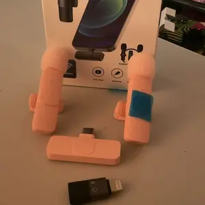 Wireless mini Microphone for iPhone/Smartphone, 2 Mini Lapel Microphones with Clearer Audio for Video Recording, Interview, Vlog，Noise Reduction Device Noise Cancellation Stereo Wireless vlogging  tools handheld high quality audio